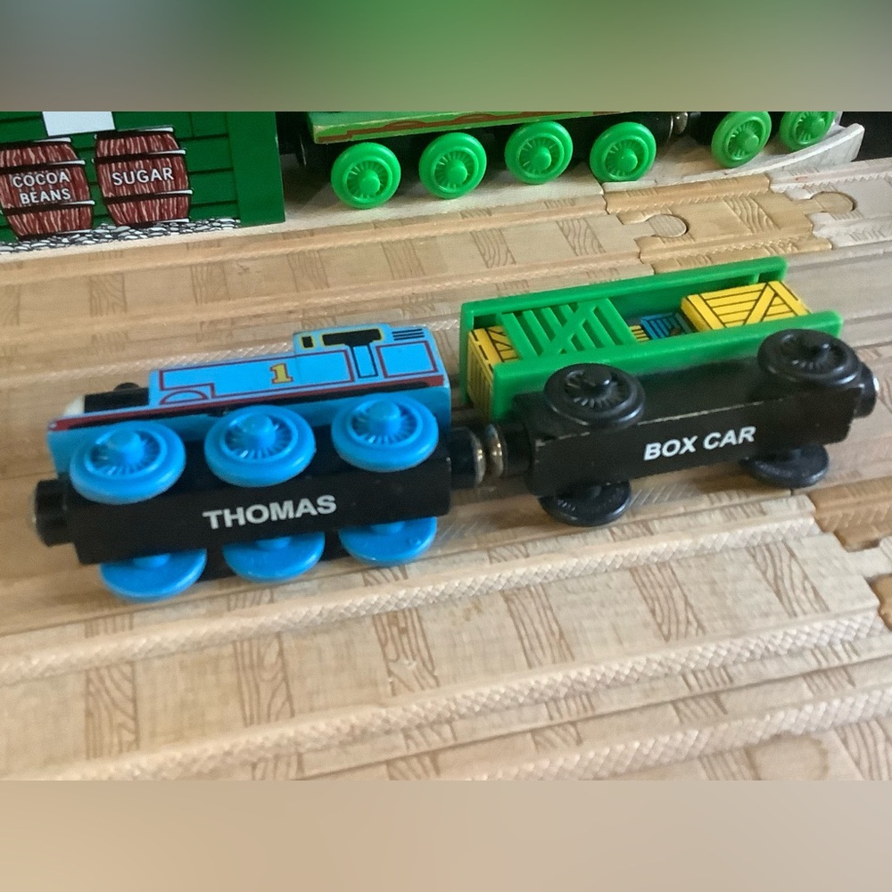 Thomas The Tank Engine and Yellow Box Car Set Thomas Wooden Railway - Picture 4 of 6